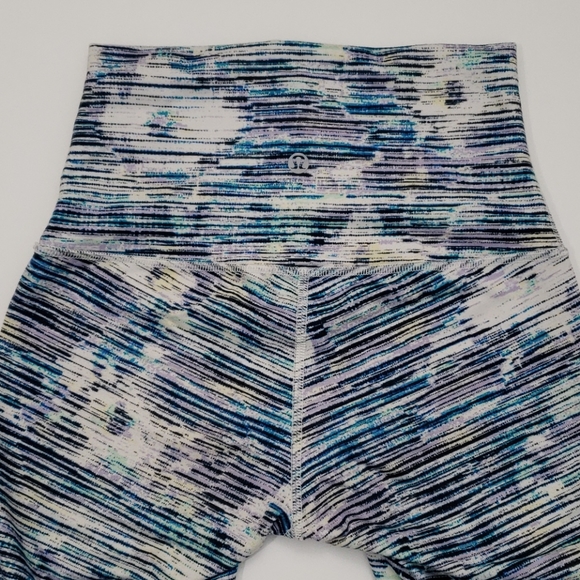 Lululemon Wunder Under Crop, Hi Rise, Size 4 - Picture 3 of 5
